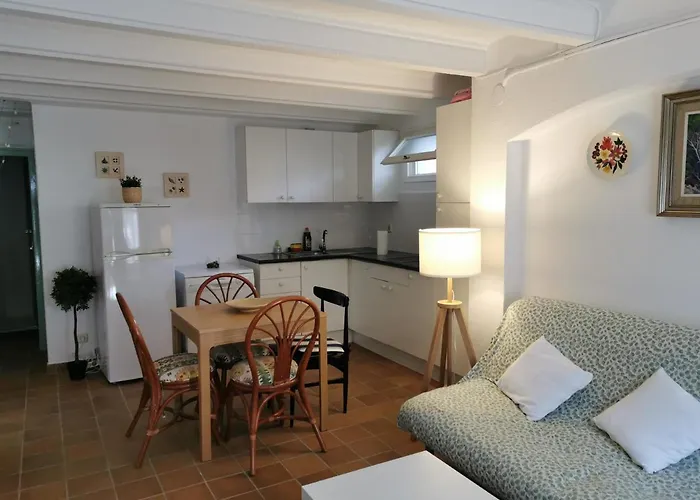 Cozy Apartment 30 Steps From The Ocean